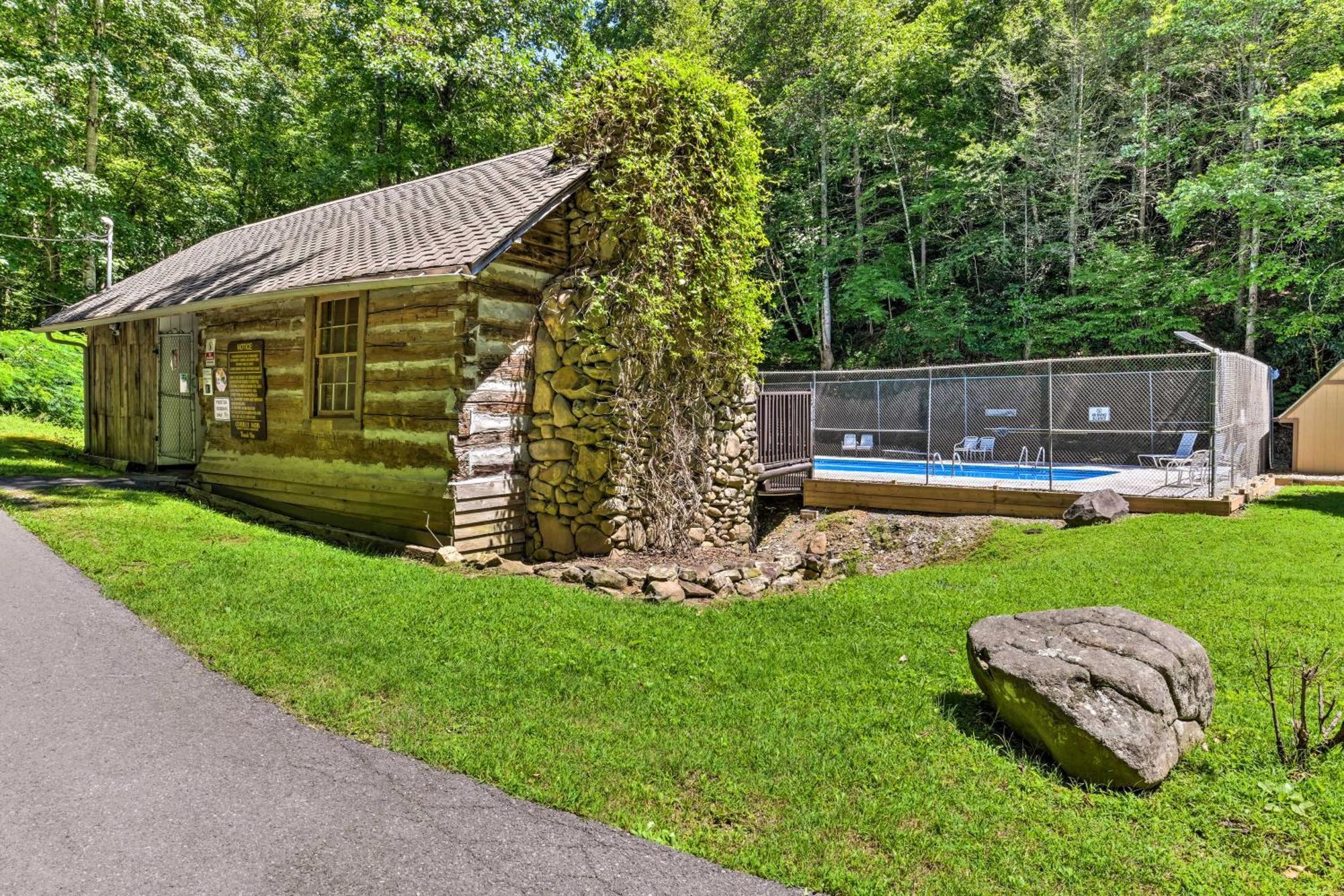 Updated Cobbly Nob Resort Home With Hot Tub! Гатлінбург Екстер'єр фото