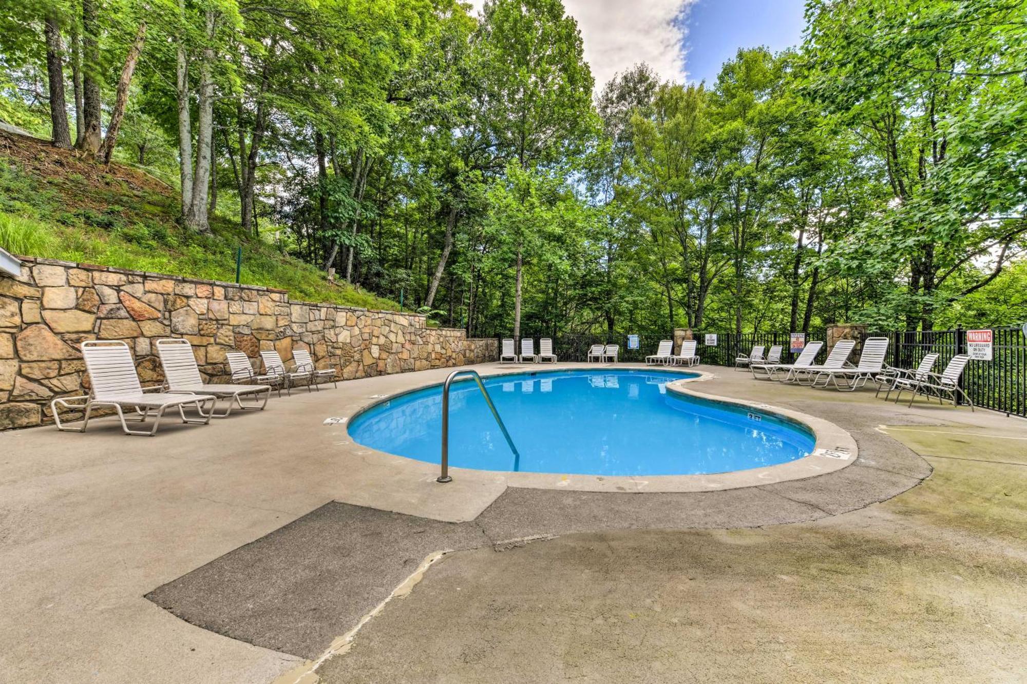 Updated Cobbly Nob Resort Home With Hot Tub! Гатлінбург Екстер'єр фото