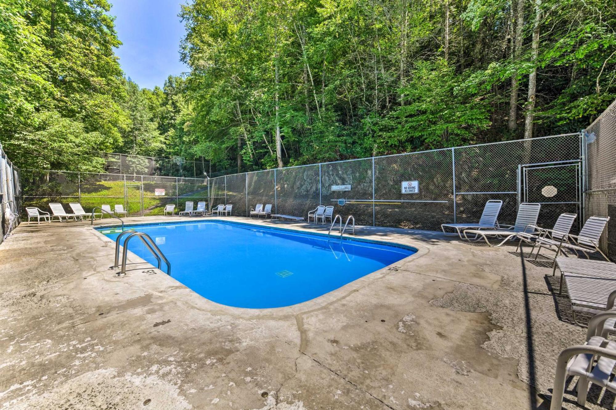 Updated Cobbly Nob Resort Home With Hot Tub! Гатлінбург Екстер'єр фото